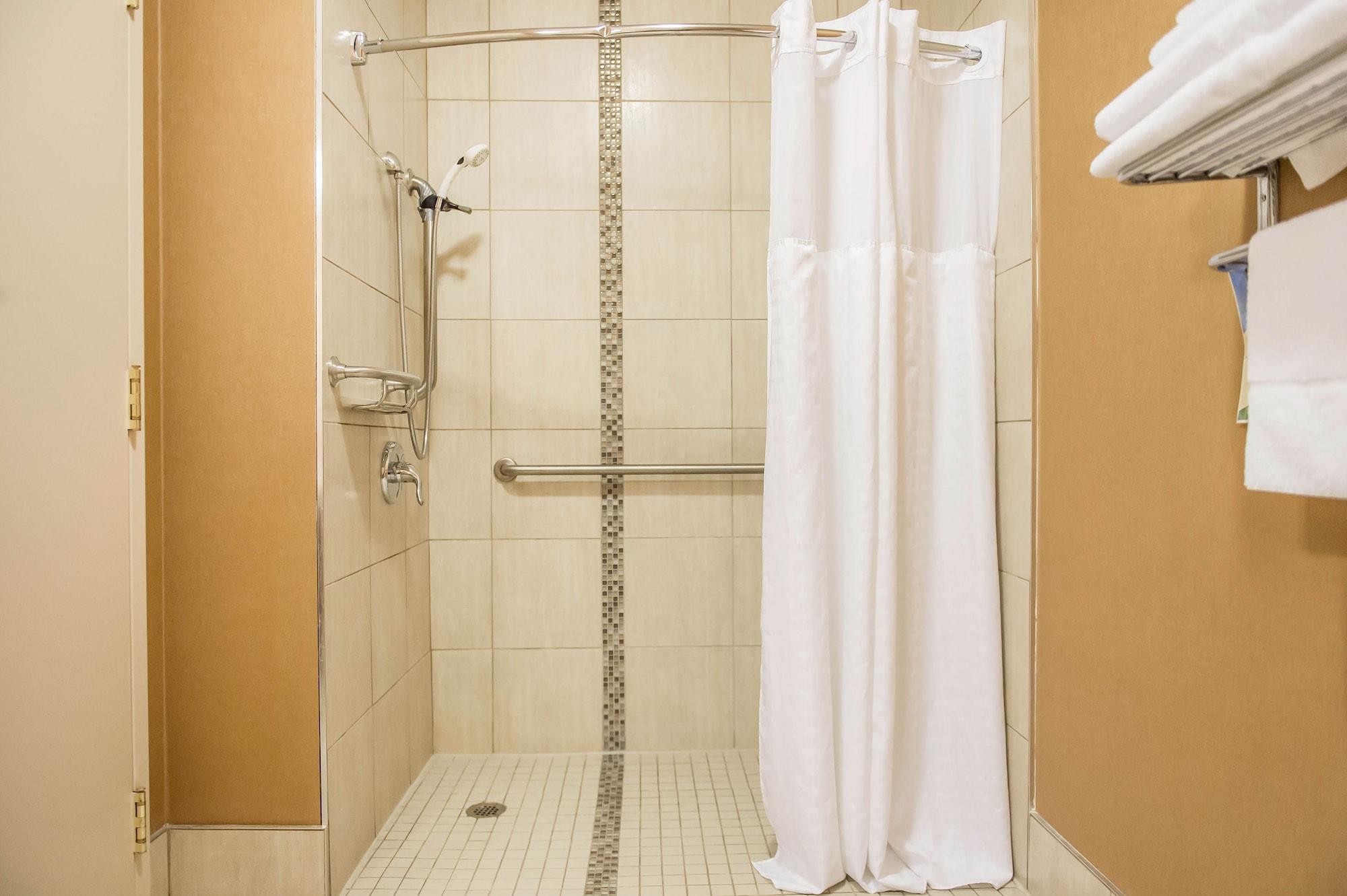 Comfort Inn Brockville Bagian luar foto