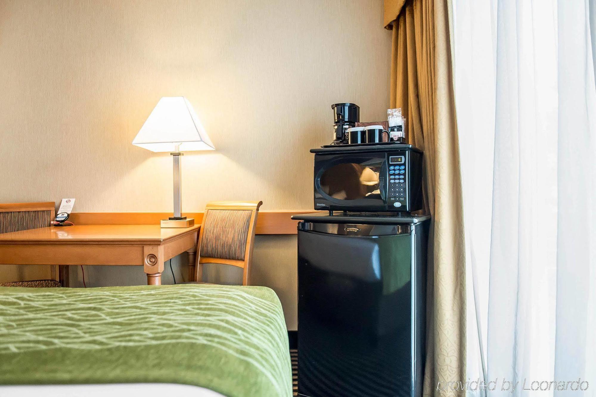 Comfort Inn Brockville Bagian luar foto