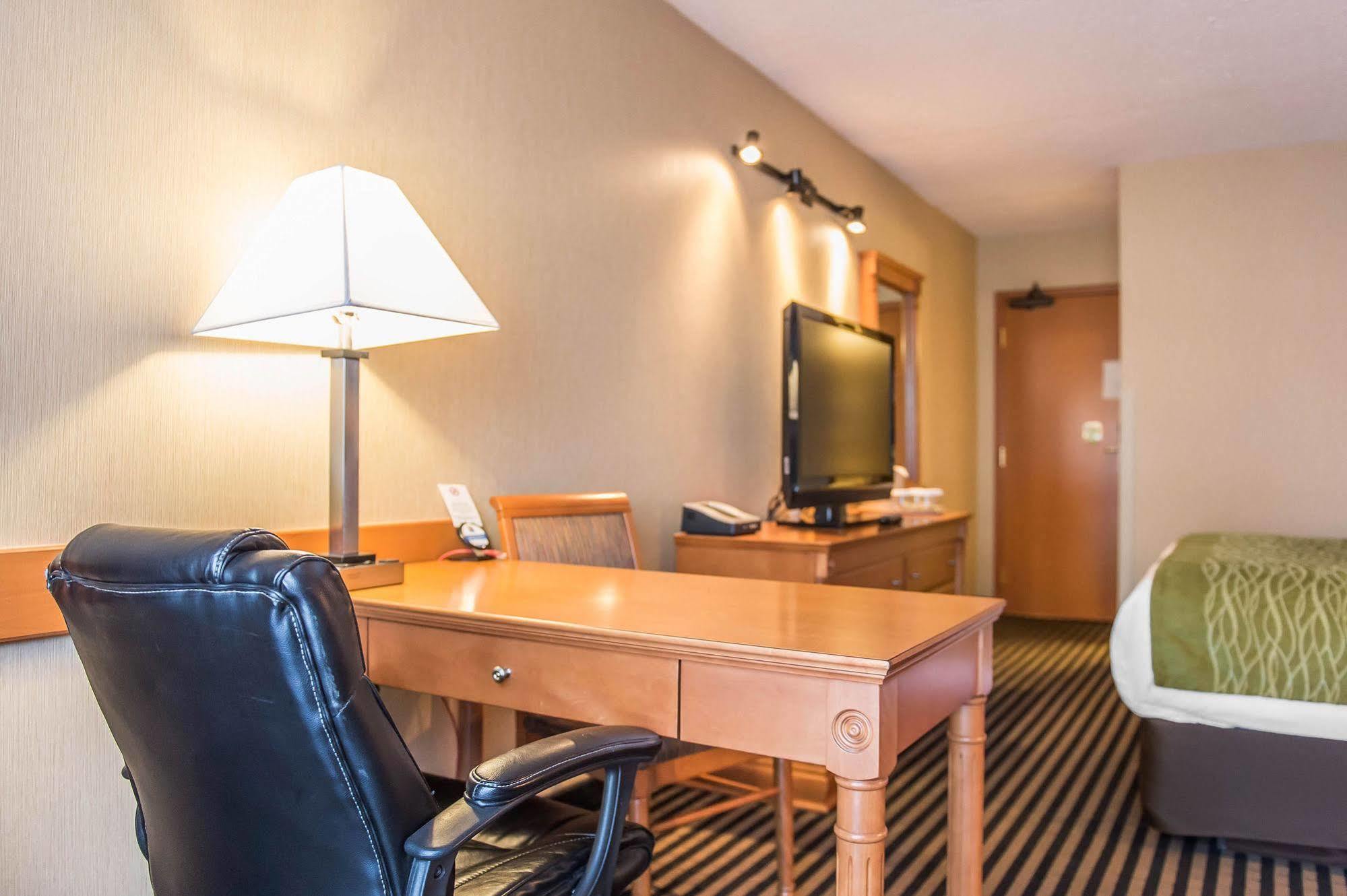 Comfort Inn Brockville Bagian luar foto